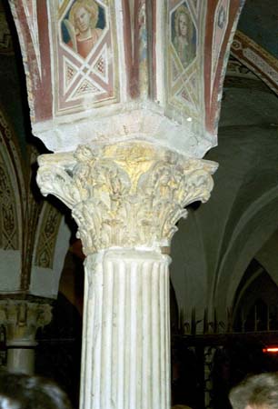 San Miniato al Monte.Crypte,chapiteau de récupération.